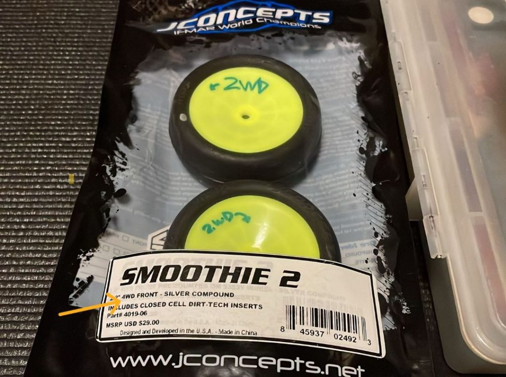 2WD用のホイールに4WD用のフロントタイヤを接着